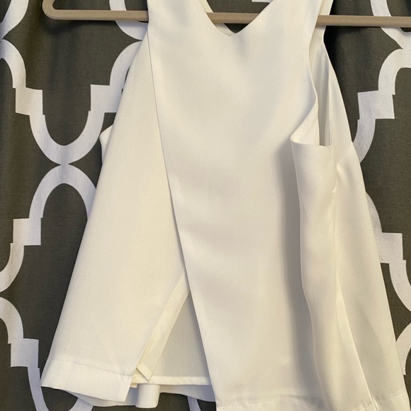 Cute blouse open cross back tank style - Picture 2 of 2